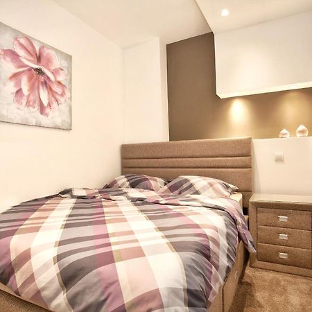 Hostgost Selected Suites - Skadarlija Square Belgrado Buitenkant foto
