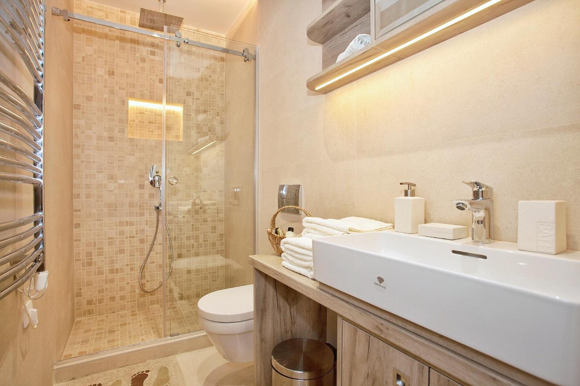 Hostgost Selected Suites - Skadarlija Square Belgrado Buitenkant foto