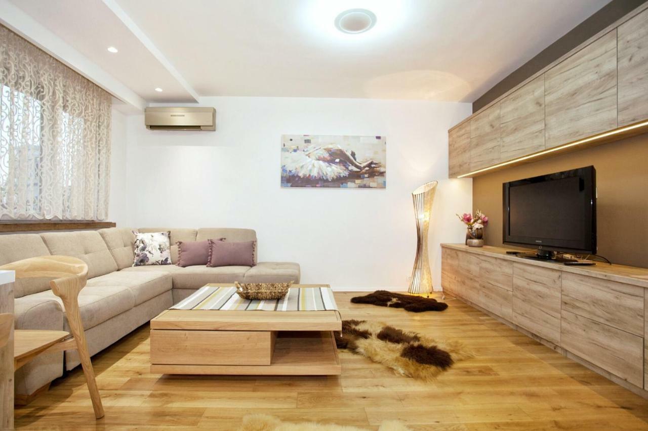 Hostgost Selected Suites - Skadarlija Square Belgrado Buitenkant foto